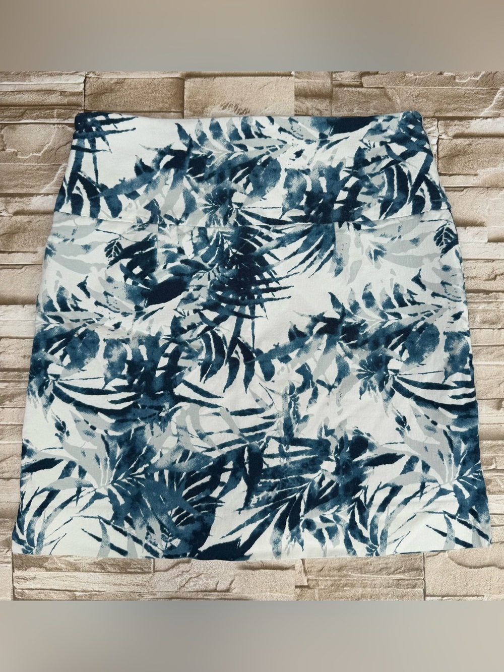 S.C. & CO Women’s Skort Blue Hues & White Tropical Leaves Print Size Small